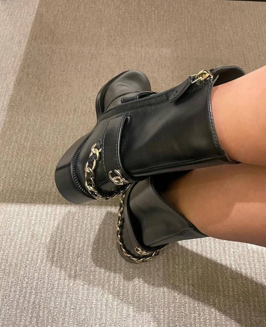 Женские кожаные ботинки Chanel 2023 черные