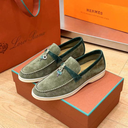 Женские замшевые лоферы Loro Piana 2023 зеленые