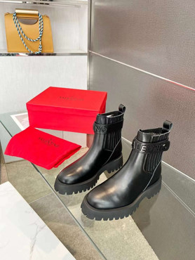 Женские кожаные ботинки Valentino 2023 черные