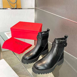 Женские кожаные ботинки Valentino 2023 черные