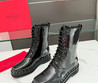 Женские кожаные сапоги Valentino 2023 черные лакированные со шнурками