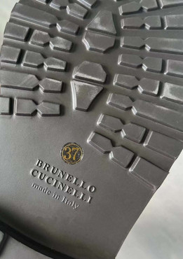 Женские замшевые ботинки Brunello Cucinelli 2023 серые со шнурками