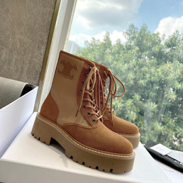 Женские замшевые ботинки Celine 2023 коричневые