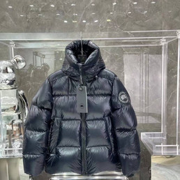 Мужская куртка Canada Goose 2023 черная на пуху