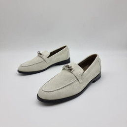 Женские замшевые лоферы Hermes 2023 серые с украшением