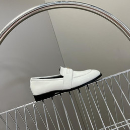Женские кожаные лоферы Celine 2023 белые