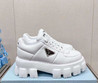Женские кожаные ботинки Prada 2023 белые с металлическим логотипом