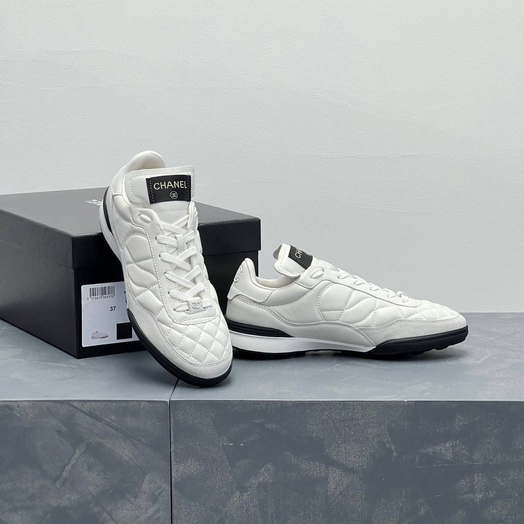 Женские кожаные кроссовки Chanel 2023 белые с черным