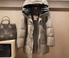Женский пуховик Burberry 2023 бежевый