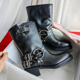 Женские кожаные сапоги Miu Miu 2023 черные с ремнем сбоку