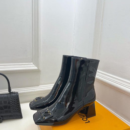 Женские кожаные сапоги Louis Vuitton 2023 черные