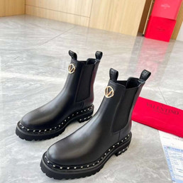 Женские кожаные ботинки Valentino 2023 черные