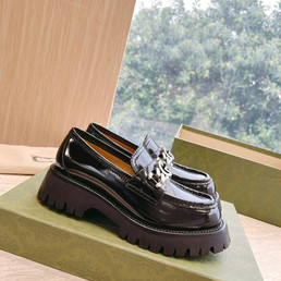 Женские кожаные лоферы Gucci 2023 черные