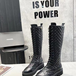 Женские кожаные сапоги Chanel 2023 черные со шнурками