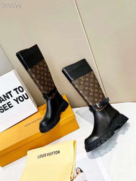 Женские кожаные сапоги Louis Vuitton 2023 черные с коричневым логотипом