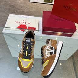 Женские замшевые кроссовки Valentino 2023 коричневые
