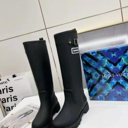 Женские кожаные сапоги Louis Vuitton черные 2023