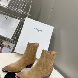 Женские замшевые сапоги Celine 2023 коричневые укороченные с металлическим носом