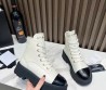 Женские кожаные ботинки Chanel 2023 белые с черным носом