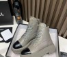 Женские кожаные ботинки Chanel 2023 серые с черным носом