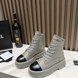 Женские кожаные ботинки Chanel 2023 серые с черным носом