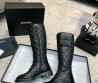 Женские кожаные сапоги Chanel 2023 с лаковым носом черные