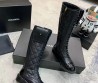 Женские кожаные сапоги Chanel 2023 с лаковым носом черные