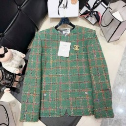 Женский жакет Chanel 2023 зеленый с разноцветной ниткой