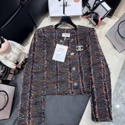 Женский жакет Chanel 2023 черный с цветными нитями на пуговицах
