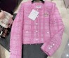 Женский жакет Chanel 2023 розовый с жемчужными пуговицами