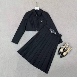 Женский костюм Prada 2023 юбка с жакетом черный