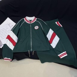 Женский костюм Gucci 2023 бомбер с юбкой зеленый