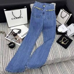 Женские джинсы Chanel 2023 синие с золотым украшением