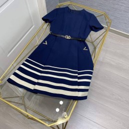 Женское платье Valentino 2023 синее с поясом