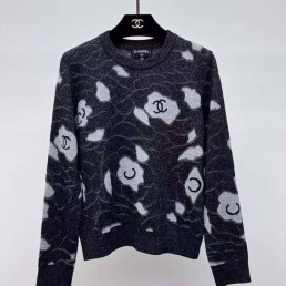 Женский шерстяной свитер Chanel 2023 черный с белым принтом