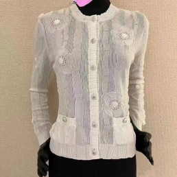 Женский шерстяной кардиган Chanel 2023 белый на пуговицах