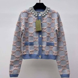 Женский кардиган Gucci 2023 голубой с розовой вышивкой