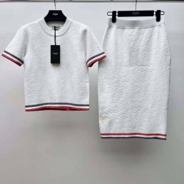 Женский костюм Fendi 2023 джемпер с юбкой белый