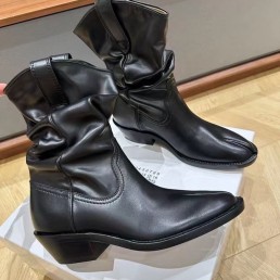 Женские кожаные сапоги Maison Margiela 2023 черные