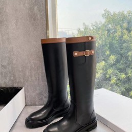 Женские кожаные сапоги Celine 2023 черные с коричневым ремешком