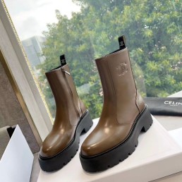 Женские кожаные сапоги Celine 2023 укороченные коричневые