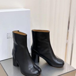 Женские кожаные ботильоны Maison Margiela 2023 черные на каблуке