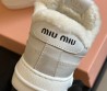 Женские кожаные кроссовки на меху Miu Miu 2023 светло-серые