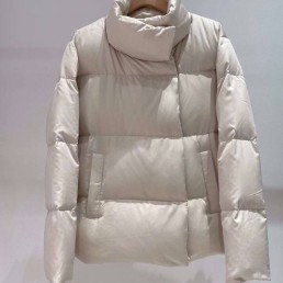 Женский пуховик Max Mara 2023 молочный