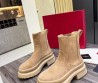 Женские замшевые ботинки Valentino 2023 бежевые