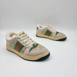 Женские кожаные кроссовки на меху Gucci 2023 бежевые с зеленым