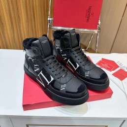 Мужские кожаные высокие кроссовки на меху Valentino 2023 черные