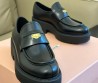 Женские кожаные лоферы Miu Miu 2023 черные на толстой подошве