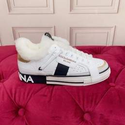 Женские кожаные кроссовки на меху Dolce & Gabbana 2023 белые с золотыми вставками