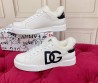 Женские кожаные кроссовки на меху Dolce & Gabbana 2023 белые с черной эмблемой